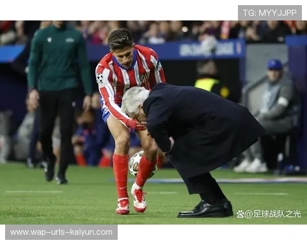 马竞借助边线资源连续推进,莫利纳反应迅速