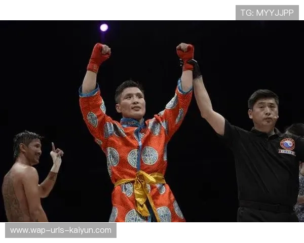 拳击超级冠军赛：特拉维斯·巴特尔夺得世界金腰带