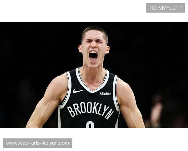 篮网外线射手在关键时刻命中三分